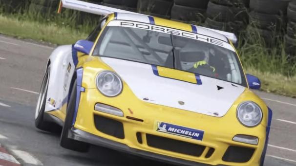 <p>Martin Bach jagt den Porsche 997 Cup in Chimay durch die Kurven.</p>