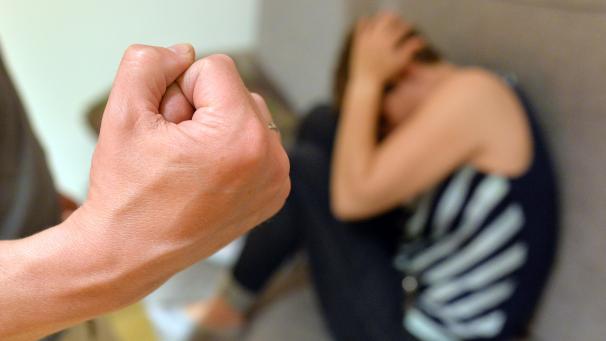 <p>Die Angeklagten berichteten, dass in der Familie alles harmonisch verlaufen sei. Die drei jungen Frauen hingegen berichteten von Schlägen und Vergewaltigungen.</p>