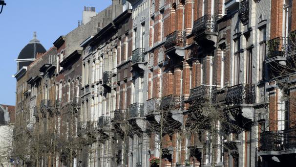 <p>Ein Blick auf Häuser in der Rue Henri Berge in Brüssel: Die Haushalte schrumpfen in ganz Belgien.</p>