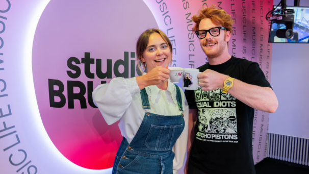 <p>Nach vier Jahren Frühschicht heißt es Abschied nehmen: Fien Germijns und Thibault Christiaensen verlassen die Morgensendung von Studio Brussel.</p>