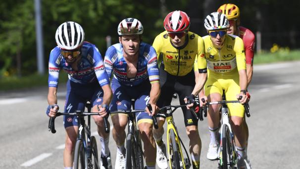 <p>Tadej Pogacar (rechts) gewinnt die Dauphiné vor Jonas Vingegaard (Zweiter von rechts). Remco Evenepoel (Zweiter von links) landet auf Rang vier.</p>