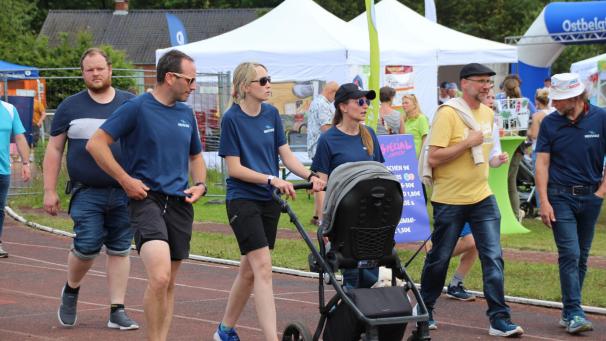 <p>Jede Runde zählt beim „Lauf für das Leben“: laufend, gehend oder auch im Kinderwagen.</p>