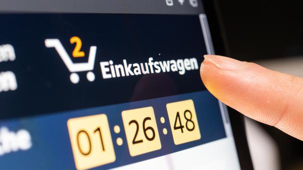 <p>Bei einer Kontrolle von 252 belgischen Webshops stellte das Wirtschaftsministerium über 1.400 Gesetzesverstöße fest – von unklaren Preisen bis hin zu irreführenden Geschäftspraktiken.</p>