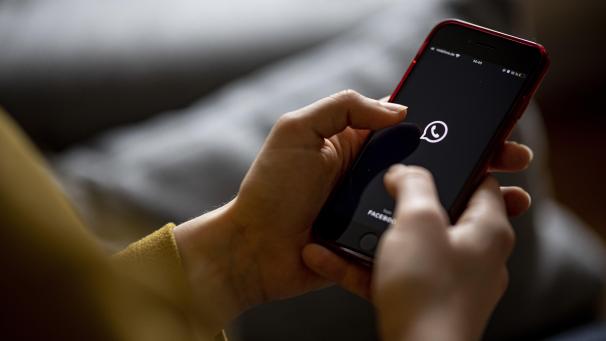 <p>Meta schaltet bald personalisierte Anzeigen bei WhatsApp im Bereich „Aktuelles“.</p>