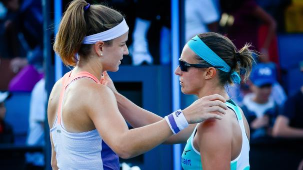 <p>Im Januar 2020 standen sich Kirsten Flipkens (rechts) und Karolina Muchova bei den Australian Open gegenüber, zuletzt arbeiteten sie zusammen.</p>
