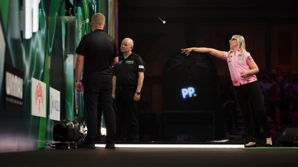 <p>Fallon Sherrock nahm bereits an der Darts-WM teil.</p>