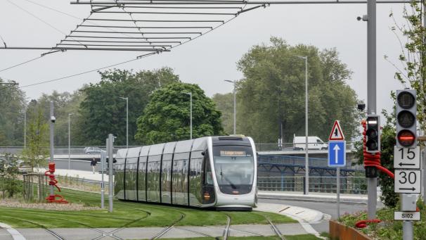 <p>Die Entscheidung, auf einen Weiterbau der Lütticher Tram bis Seraing zu verzichten, könnte ein juristisches Nachspiel für den Verkehrsbetrieb OTW haben. Ein Unternehmen aus Seraing hat ein zivilrechtliches Verfahren angestrengt. Foto: Belga</p>