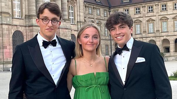 <p>Gäste aus dem Königshaus bei den 24h Spa 2025: Prinz Nicolas, Prinzessin Louise und Motorsportfan Prinz Aymeric (v.l.).</p>
