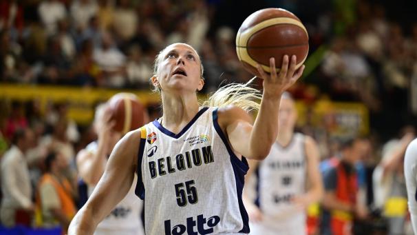 <p>Julie Allemand (links, beim letzten Testspiel gegen Deutschland am Sonntag) geht die Mission Titelverteidigung optimistisch an.</p>