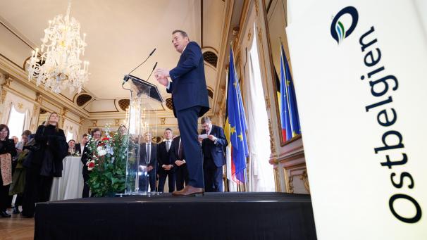 <p>Ministerpräsident Oliver Paasch spricht beim Festakt zum 51. Jahrestag der DG im Brüsseler Egmontpalast. Die Feier fand am Freitag, dem 15. November 2024, in Anwesenheit zahlreicher Gäste aus Politik und Gesellschaft statt.</p>