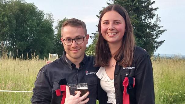 <p>Tobias Feyen und Léa Léonard konnten sich als Krugkönigspaar vom Dorf feiern lassen.</p>