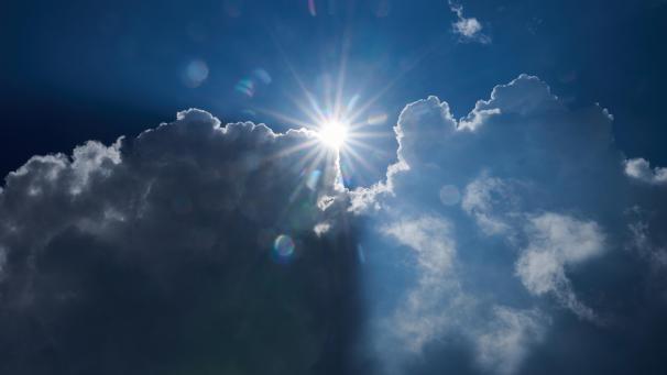 <p>Die Sonne scheint am Rand von dunklen Wolken: Was für die einen Sommer ist, ist für andere ein politischer Zankapfel.</p>