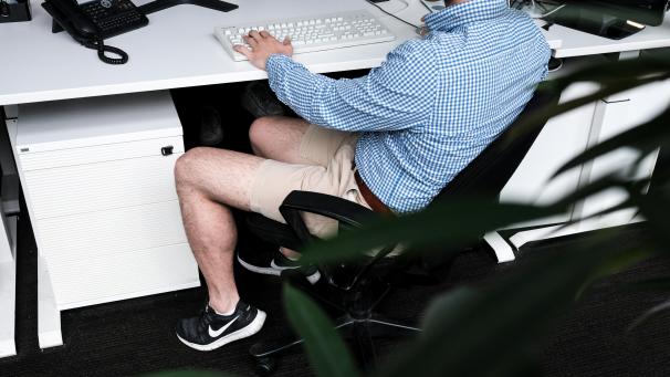 <p>Darf man in kurzer Hose zur Arbeit?</p>