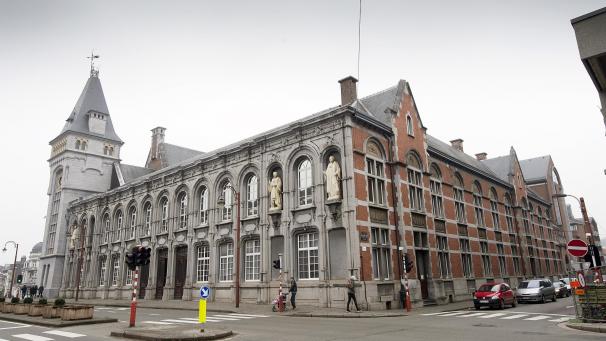 <p>Durch eine Unterschutzstellung des Justizpalastes will die Stadt Verviers nach eigenen Angaben weiteren Schaden von dem historischen Gebäude abwenden.</p>