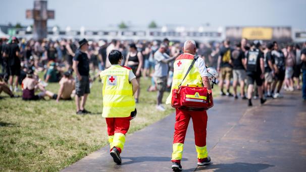 <p>Sanitäter des Belgischen Roten Kreuzes sorgen bei Festivals für schnelle medizinische Hilfe.</p>