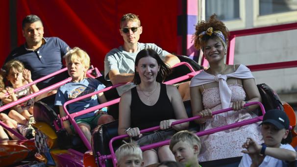 <p>Manche Fahrgeschäfte stehen gleichermaßen bei Kindern und Erwachsenen hoch im Kurs.</p>