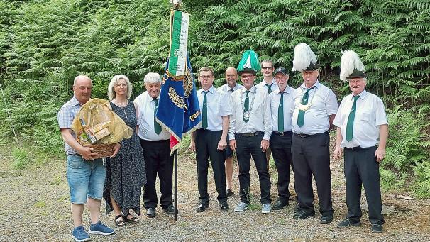 <p>Die Schützen versammelten sich am Flög.</p>