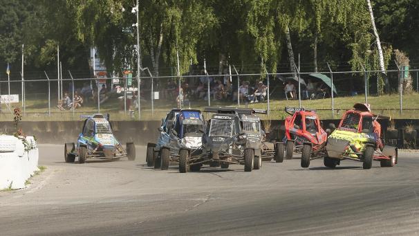 <p>CrossCar in Valkenswaard: Pauwels (Mitte) vor Genten.</p>