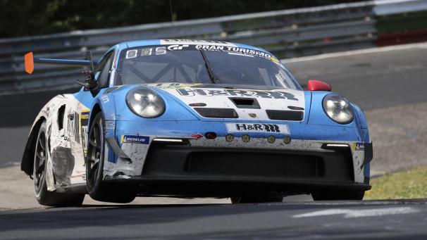 <p>Mühlner Motorsport fuhr mit seinen drei Porsche-Sportwagen am Nürburgring zum 55. Mal ein 24 Stunden-Rennen.</p>