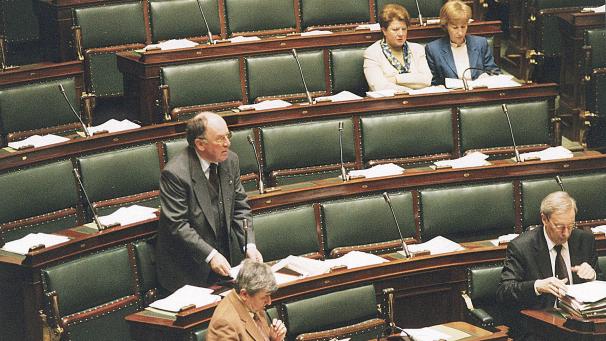 <p>Der CSP-Politiker Albert Gehlen (l.) war von 1981 bis 1999 Kammerabgeordneter. Bis zum heutigen Tag ist eine Vertretung der Deutschsprachigen dort jedoch nicht verfassungsrechtlich garantiert.</p>