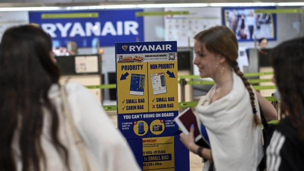 <p>Verbraucherschützer werfen Ryanair vor, Buchungskosten und Gepäckpreise zu verschleiern.</p>
