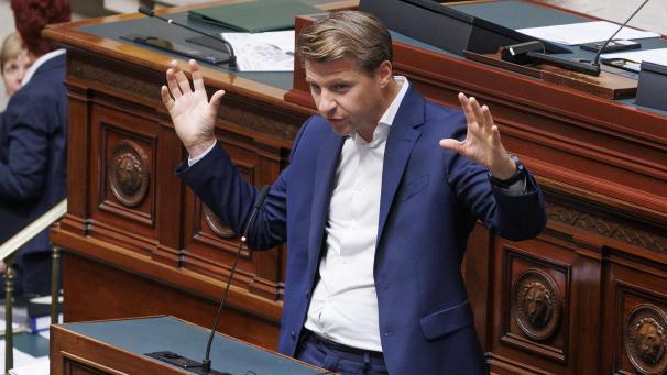 <p>N-VA-Fraktionschef Axel Ronse: „Schämt euch in Grund und Boden.“</p>