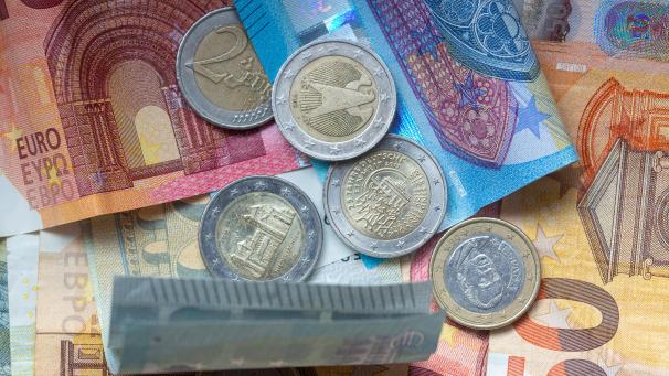 <p>Bargeld_Euro_86459055</p>