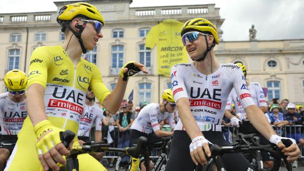 <p>Tadej Pogacar (l.) und Tim Wellens bei der Tour de France im vergangenen Jahr.</p>