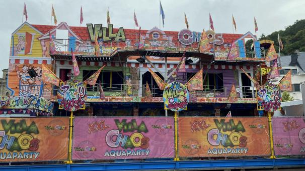 <p>Die Villa XXL ist neu auf der Kirmes  (©Foto NC-Media)</p>