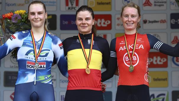 <p>Marthe Goosens, Lotte Kopecky und Lotte Claes (v.l.)</p>