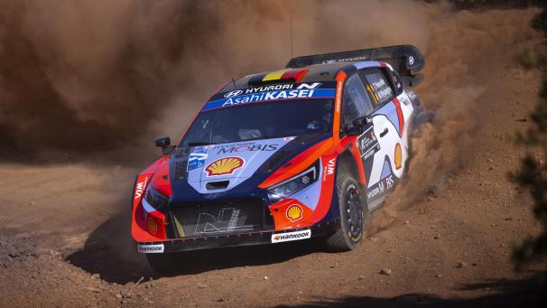 <p>Die Mannschaft Thierry Neuville-Martijn Wydaeghe erlebten einen frustrierenden Rallyetag in Griechenland.</p>