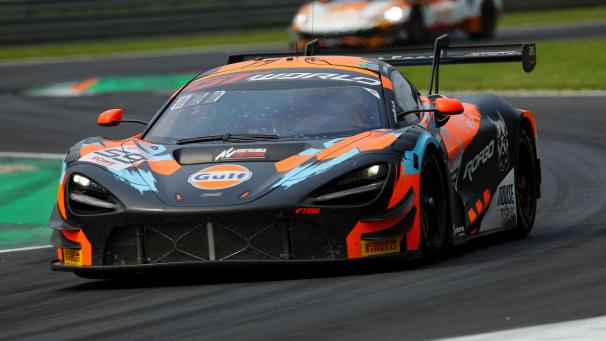<p>McLaren sicherte sich die Pole Position.</p>