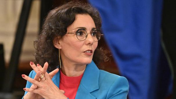 <p>Die EU-Kommissarin für humanitäre Hilfe und Krisenmanagement, Hadja Lahbib, bei einer Pressekonferenz im Budapester Rathaus.</p>