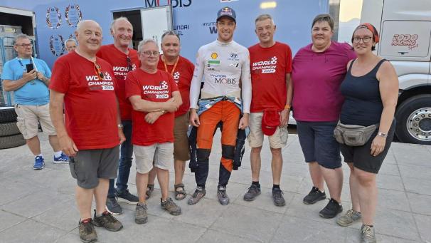 <p>Neuville traf sich mit seinen ostbelgischen Fans.</p>