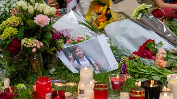 <p>Der 11-jährige Fabian starb nach einem Zusammenstoß mit einem Polizeifahrzeug während einer Verfolgungsjagd.</p>