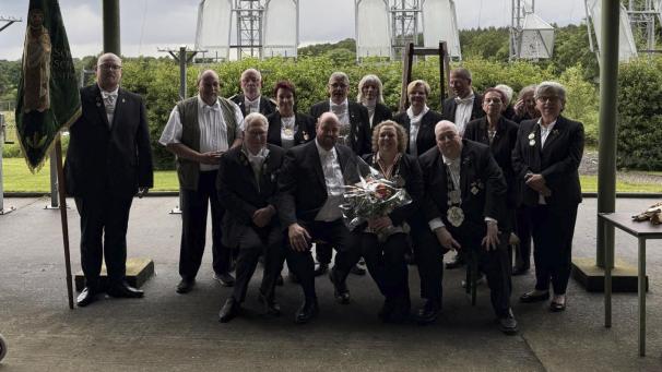 <p>Im feierlichen Rahmen wurde Steffi Breuer in ihr neues Amt eingeführt, erhielt das Königskreuz und die Königskette sowie zahlreiche Glückwünsche von allen Seiten.</p>