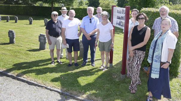<p>Ortstermin am Soldatenfriedhof in St.Vith, der dank einer Initiative der Stadtgruppe deutlich aufgewertet wurde. Zudem wurde eine Informationstafel aufgestellt.</p>