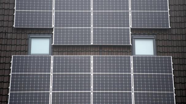 <p>Photovoltaikanlagen in Belgien lieferten im Mai und Juni 2025 Rekordmengen Strom – Solarenergie deckte zuletzt ein Viertel des Gesamtbedarfs.</p>
