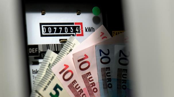 <p>Zwischen 11 und 16 Uhr gibt es in Belgien immer häufiger Gratisstrom – doch teure Spitzenzeiten treiben den Durchschnittspreis massiv nach oben.</p>