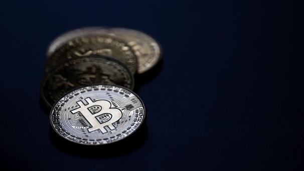 <p>KBC ermöglicht ab Herbst den Handel mit Bitcoin und Ether – erstmals bietet eine belgische Großbank ein Kryptoangebot für Privatkunden.</p>
