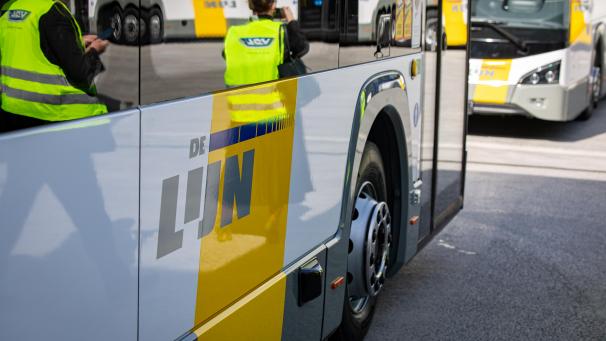 <p>Nach einem Angriff auf einen Busfahrer in Anderlecht kam es in mehreren De-Lijn-Depots zu einem spontanen Streik.</p>