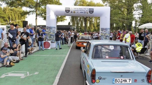 <p>In Hauset startet das erste Auto vor der Mehrzweckhalle um Punkt 11.01 Uhr. Da besteht Gelegenheit, die alten Schätzchen zu bestaunen und die Teams zu begrüßen.</p>