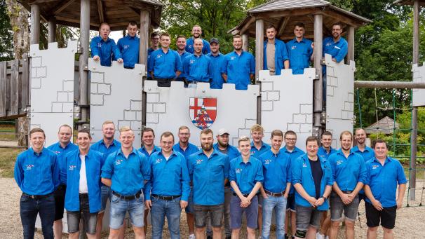 <p>Der JGV Büllingen zählt heute 64 Mitglieder. Anders als auf diesem Foto aus dem Jahr 2022 sind die Dorfmädchen inzwischen auch offiziell Teil des Vereins.</p>