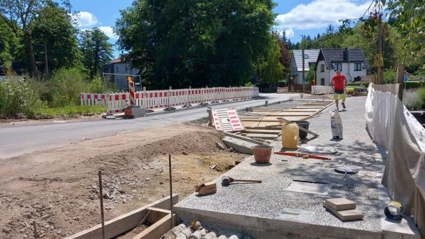 <p>Im Zuge der Asphaltierungsarbeiten in der kommenden Woche wird die Brücke an beiden Tagen vollständig für den Verkehr gesperrt.</p>