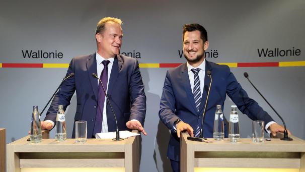<p>Die beiden Ministerpräsidenten, Oliver Paasch (l.) und Adrien Dolimont, präsentierten sich bestens gelaunt zur gemeinsamen Pressekonferenz.</p>