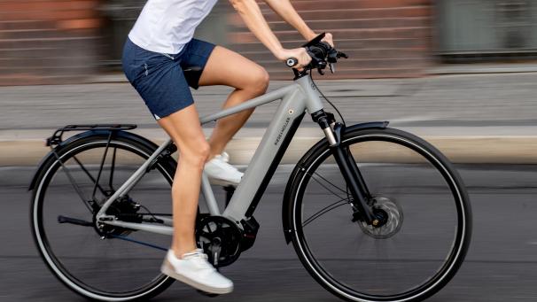 <p>Immer mehr Berufspendler in Belgien setzen auf schnelle E-Bikes im Leasing.</p>
