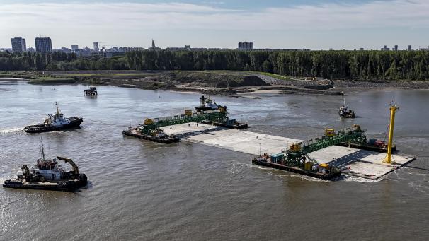 <p>In Antwerpen wurde das erste von acht Tunnelelementen der neuen Schelde-Unterquerung erfolgreich abgesenkt.</p>