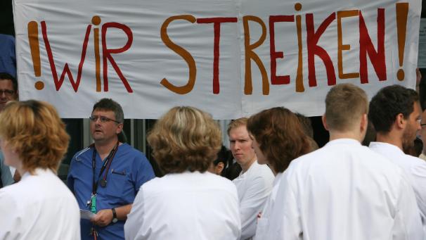 <p>Illustrationsbild von einem Ärztestreik in Deutschland. In Flandern ist die Streikbereitschaft unter den Ärzten besonders hoch.</p>