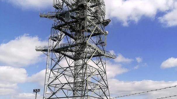 <p>Das Stahlgerüst der ehemaligen US-Radarstation am Schwarzen Mann. Die Anlage ist seit 2004 geschlossen.</p>