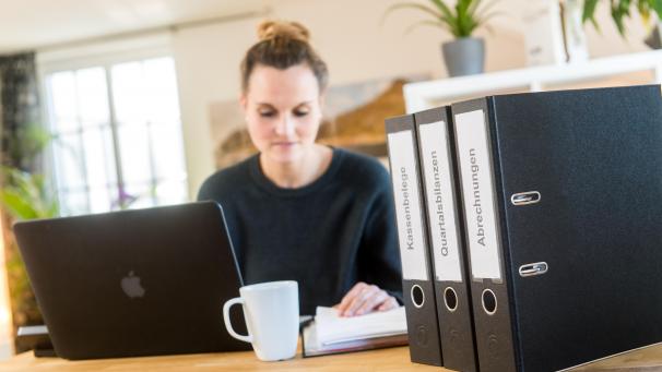 <p>Die neue Mehrwertsteuerregelung soll Selbstständige und kleine Unternehmen ab 2026 deutlich entlasten.</p>